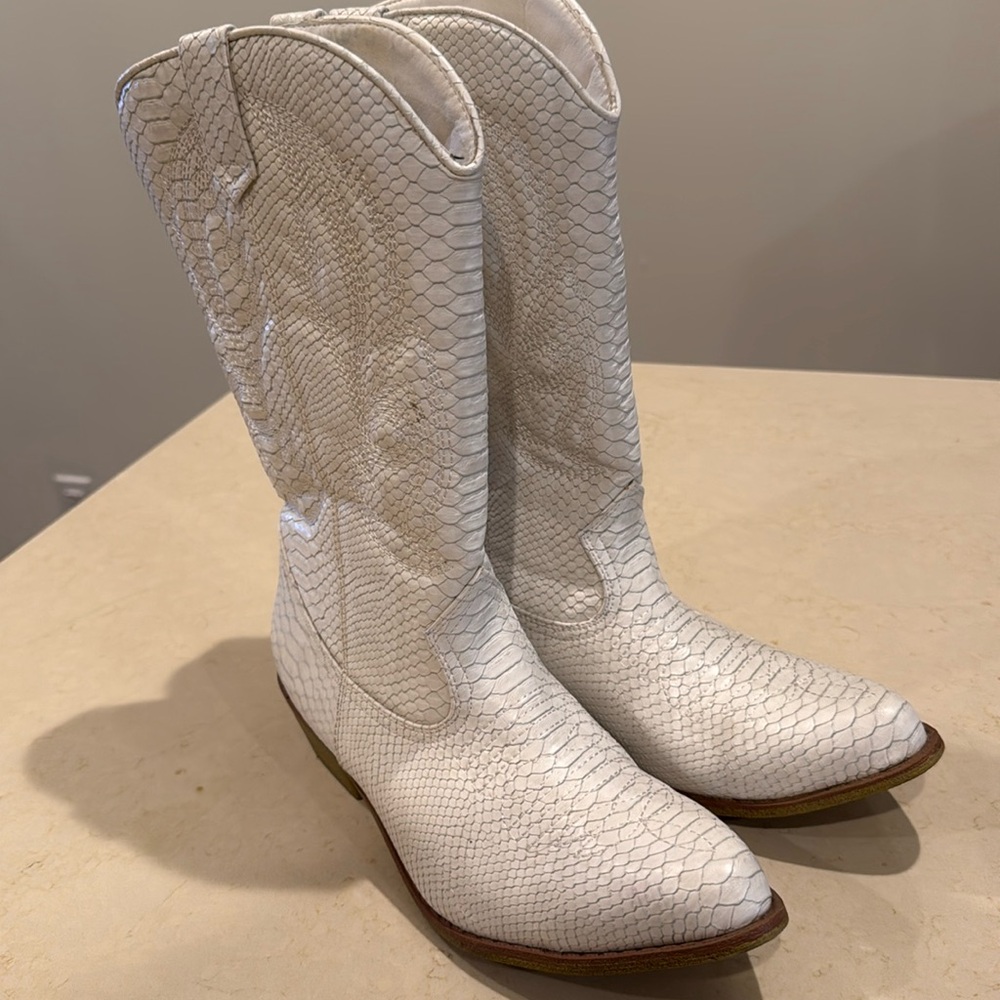 Coconuts by Matisse Women's White Gaucho Western Boot